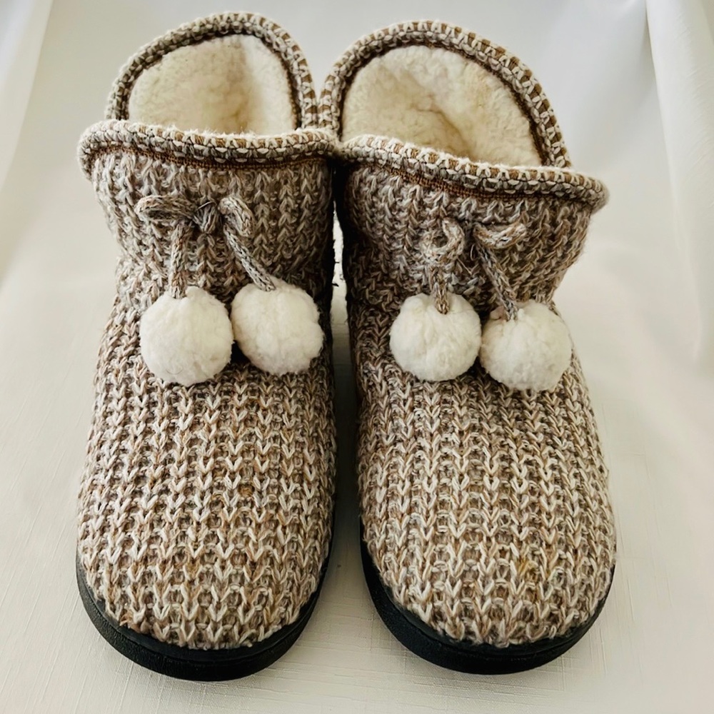 Muk Luks~Original / Slipper Bootie /  Host Pick - Picture 2 of 15